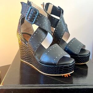 FREEBIRD Terra Wedge Black Sandals - Size 7